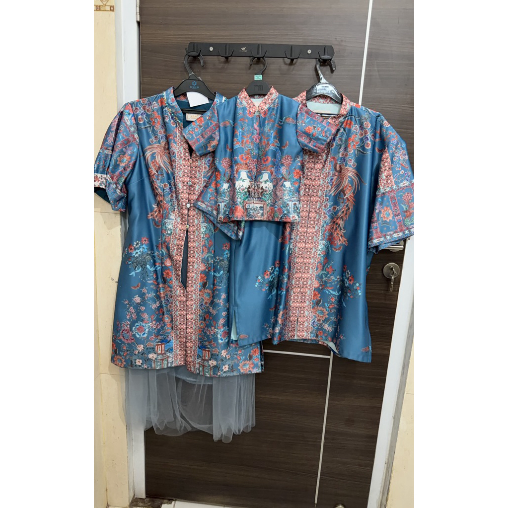 pl like new set baju keluarga /baju imlek/cheongsam/baju pesta by carol clothline