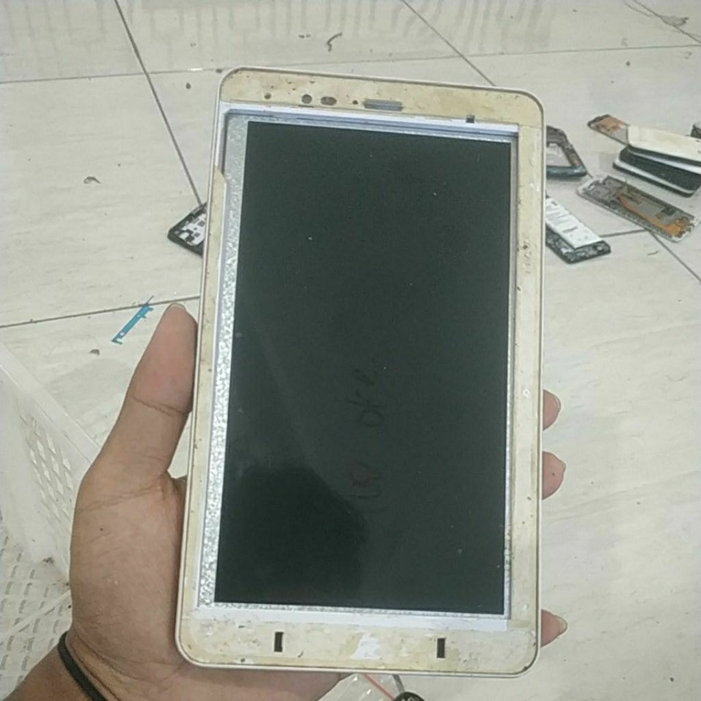 lcd+case bekas tablet evercoss AT1A, lcd tc ok