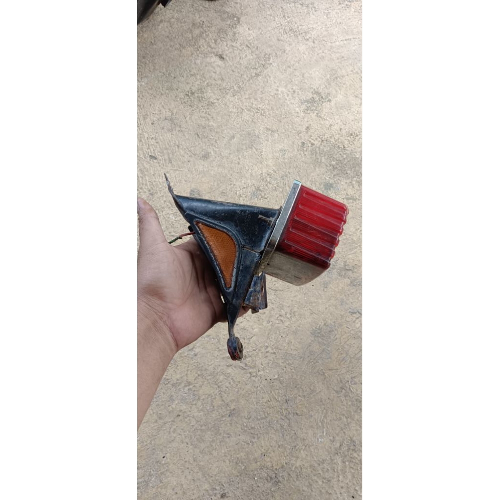 Dudukan pangkon breket mata kucing set stoplamp lampu belakang suzuki fr 80 original
