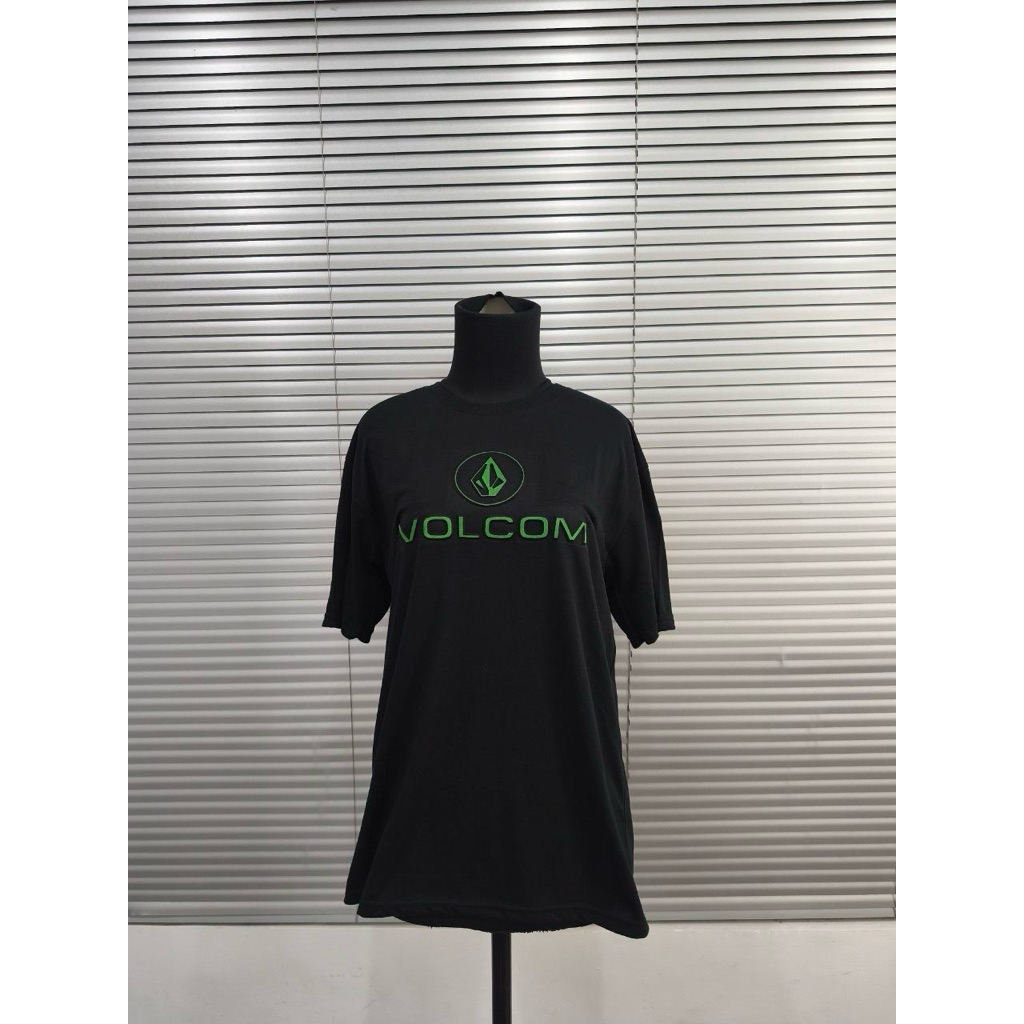 Preloved volcom tshirt