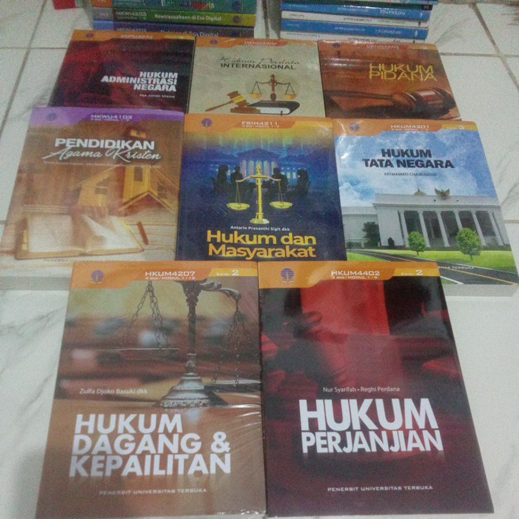 UT Hukum Dagang & Kepailitan, Hukum Perjanjian, Pendidikan Agama Kristen, Hukum dan Masyarakat,Hukum