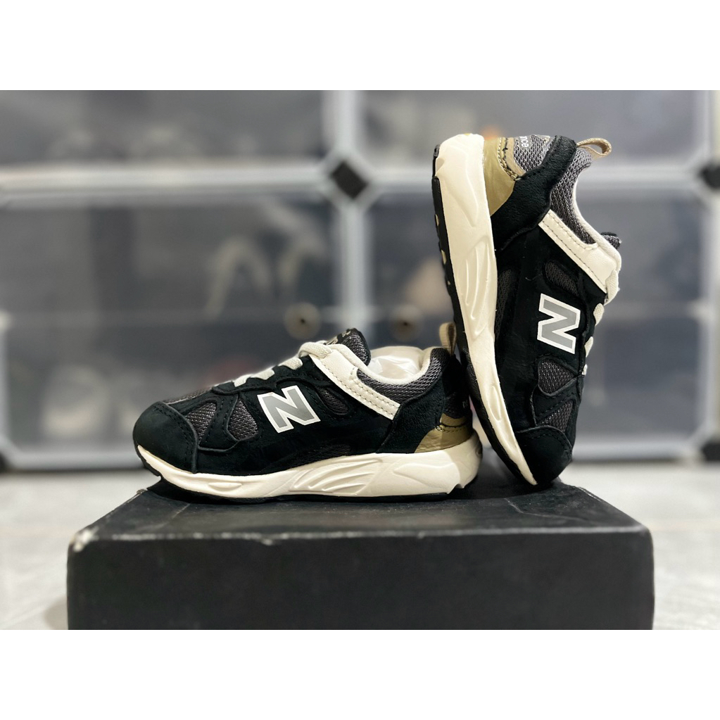 Sepatu Anak Preloved/Second Kids NB 878 Size 26