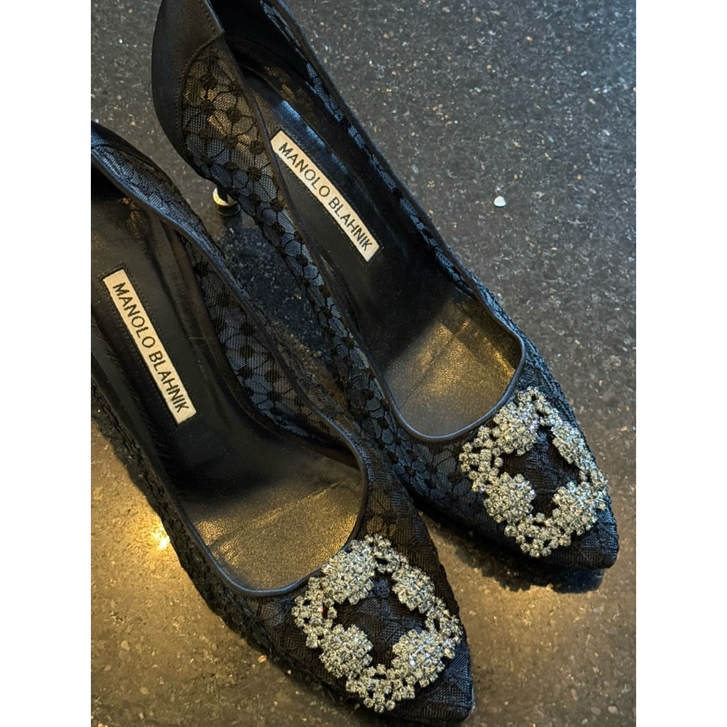 Preloved Manolo Blahnik Hangisi Lace Pumps