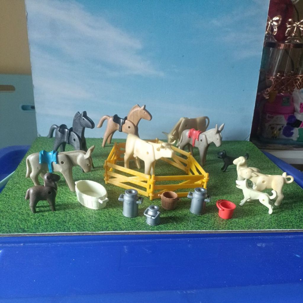 Playmobil 3499 Cattle Herd with Fountain in Original Box Animals Cow Figure for Farm