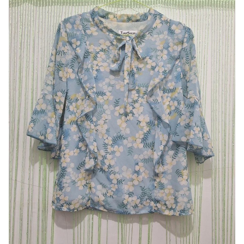 blouse blus wanita motif bunga biru muda lengan pendek terompet
