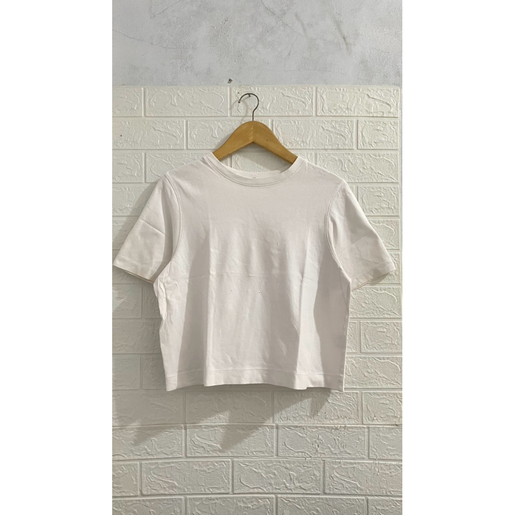 ready kaos Uniqlo putih