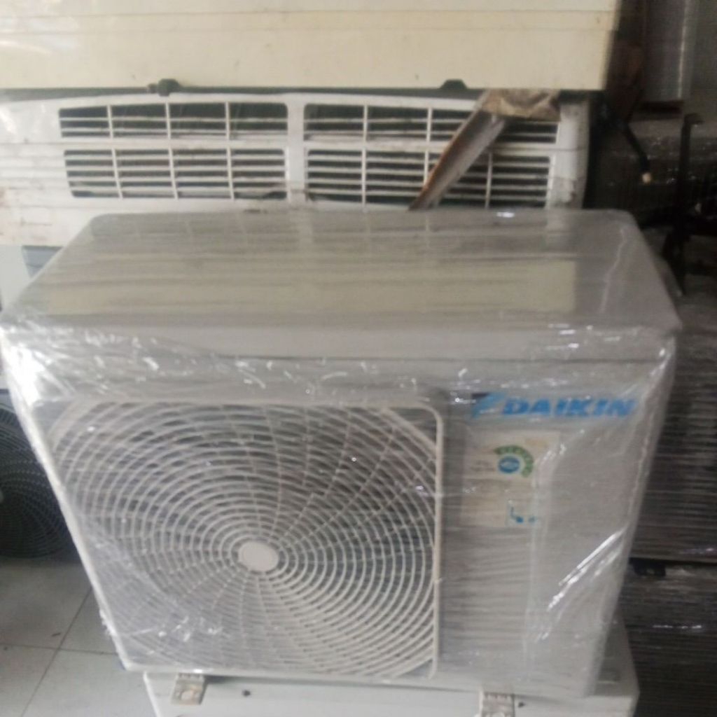 jual outdoor ac split 1/2pk second Daikin Malaysia