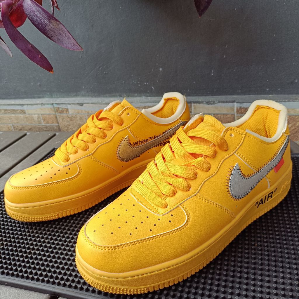 Sepatu olahraga sneakers NK OW Air Force 1 Low size 42