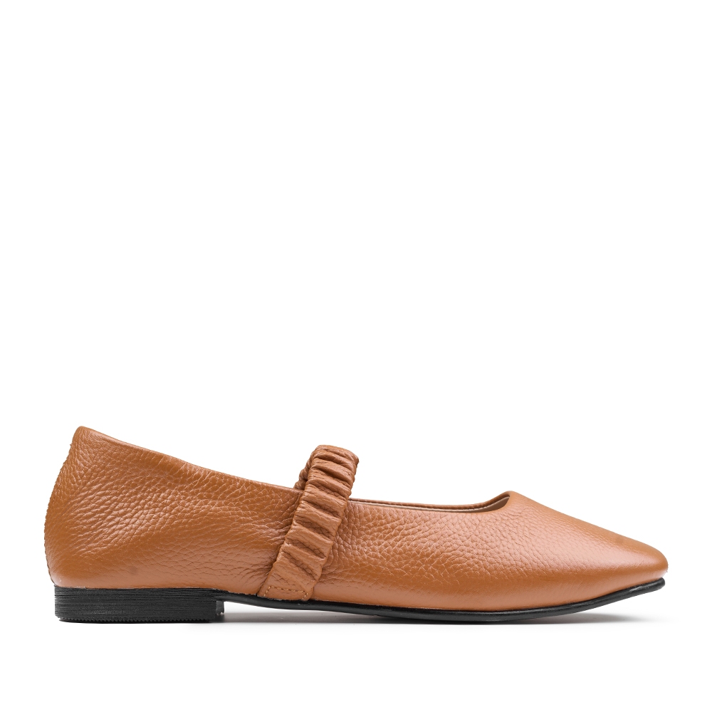 Prabu - Sepatu Kulit Slip On Wanita Rahisa Tan