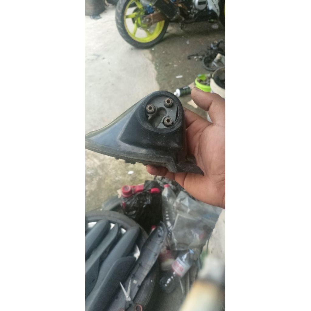 dudukan spion kanan jazz ge8 ori copotan