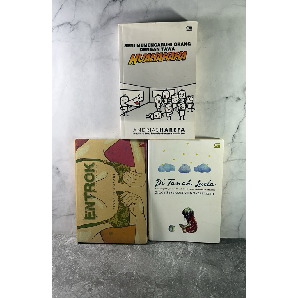 Buku / Novel Seni Memengaruhi Orang Dengan Tawa Huahahaha, Entrok, Di Tanah Lada, Andrias Harefa, Zi