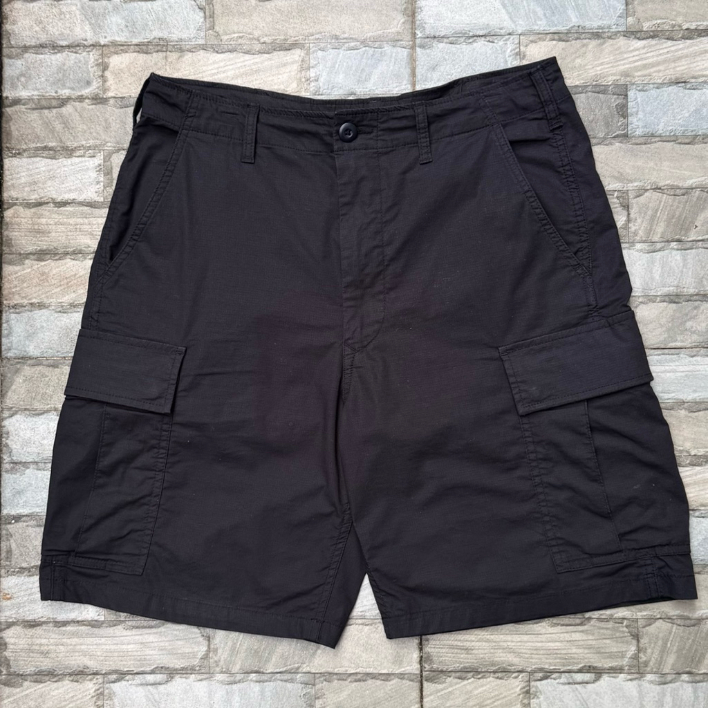 celana cargo pendek uniqlo hitam ht2