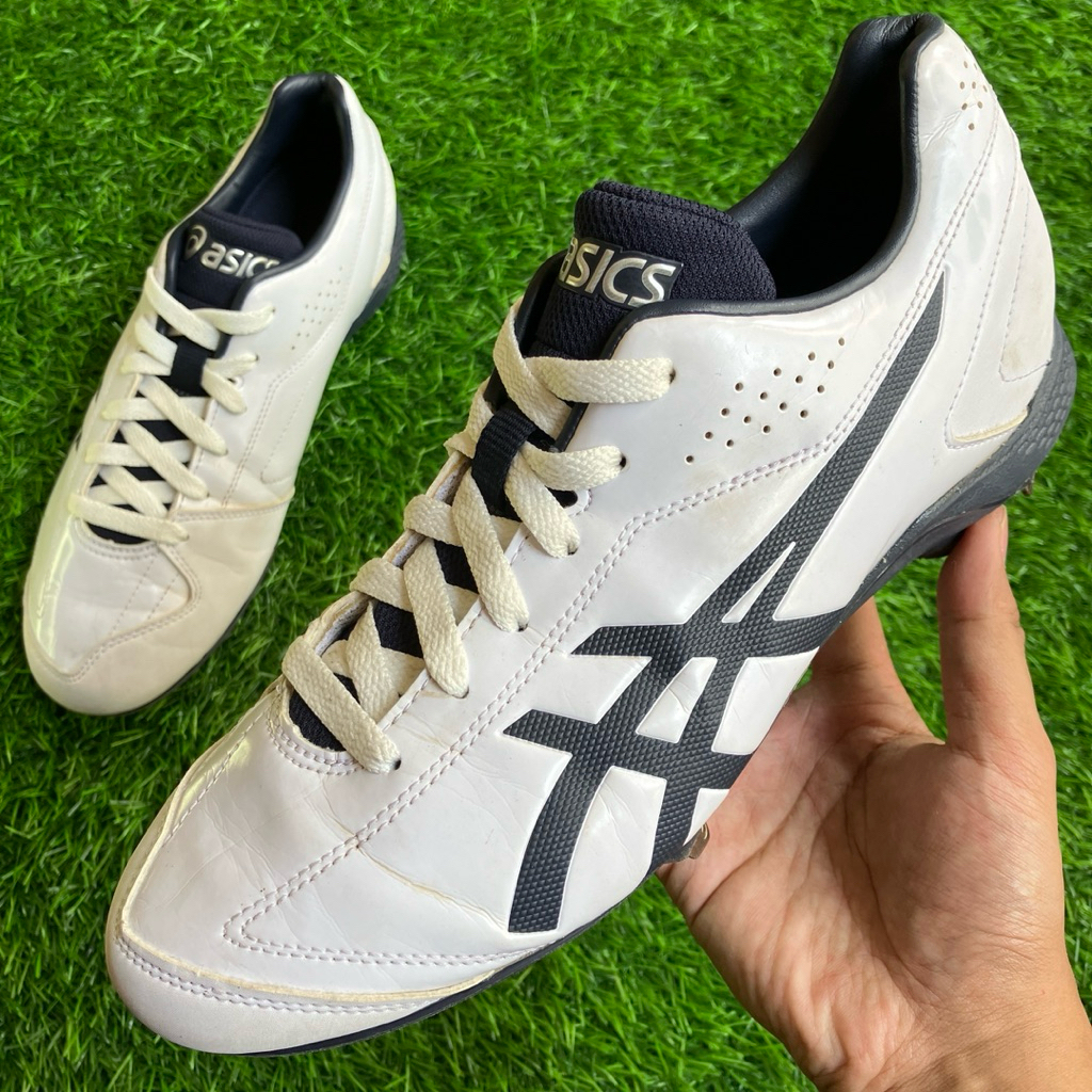 ASICS Neorevive TR 3 Softball / Baseball shoes size 41,5