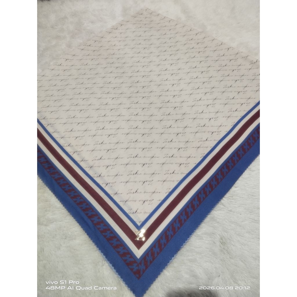 Zaskia Sungkar scarf preloved