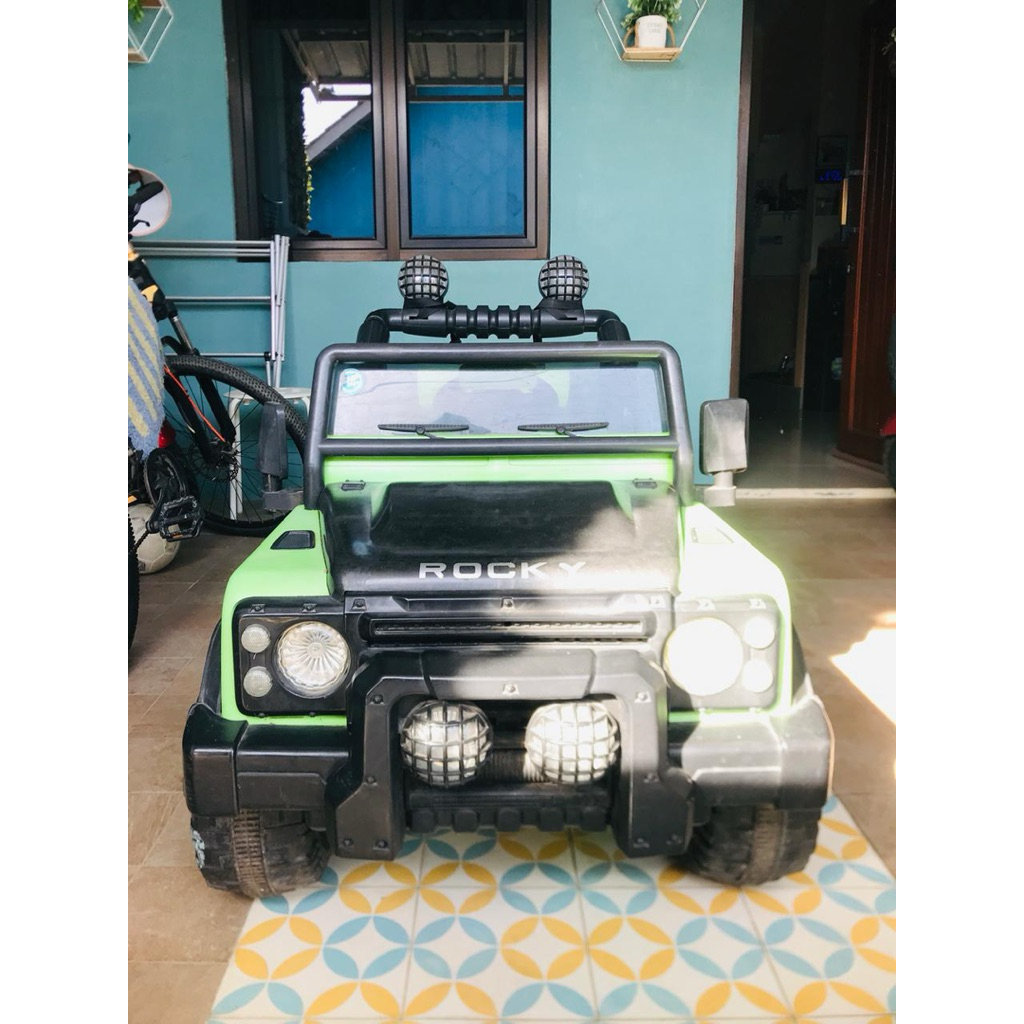 Preloved mobil aki/ mobil anakanak / mobil aki anak