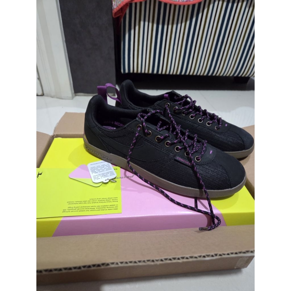 sepatu compass tribune 4884 black