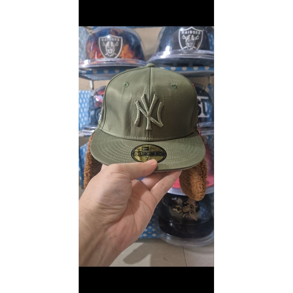 Topi Snapback New era x Mlb ear dog size 7 1/4 down size 7 1/8.