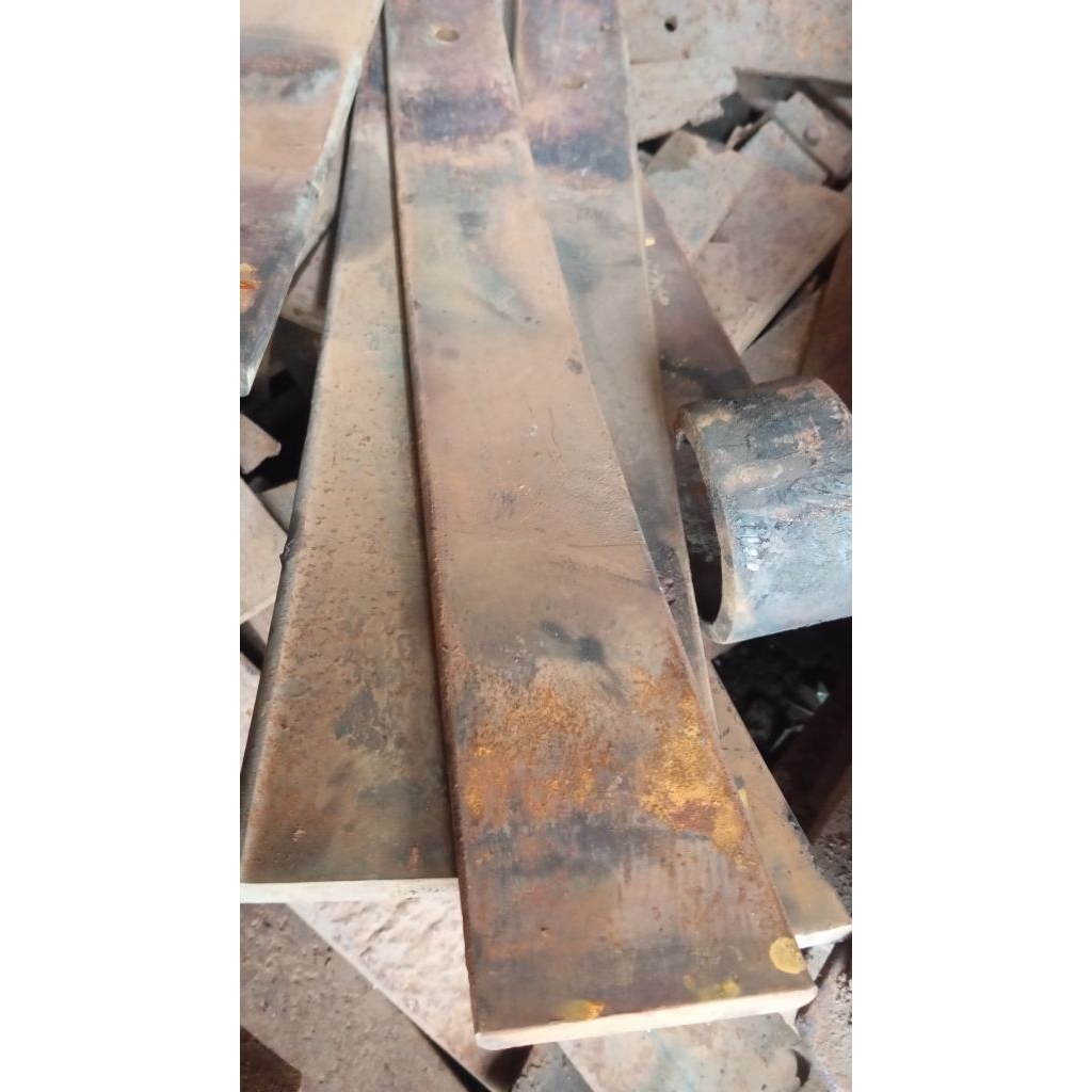 besi baja daun per bekas mobil lebar 9 cm tebel 16 mm ukuran 20 cm/80 cm
