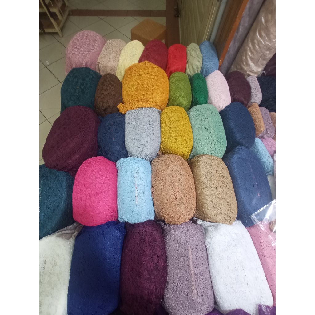 Kain brokat meteran, brokat cornly, brokat meteran, brokat murah, (harga persetengah)
