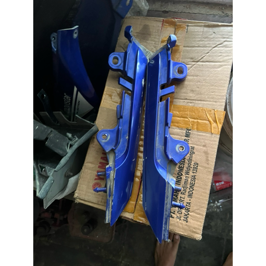Behel belakang Original Vixion New (Asli Biru)