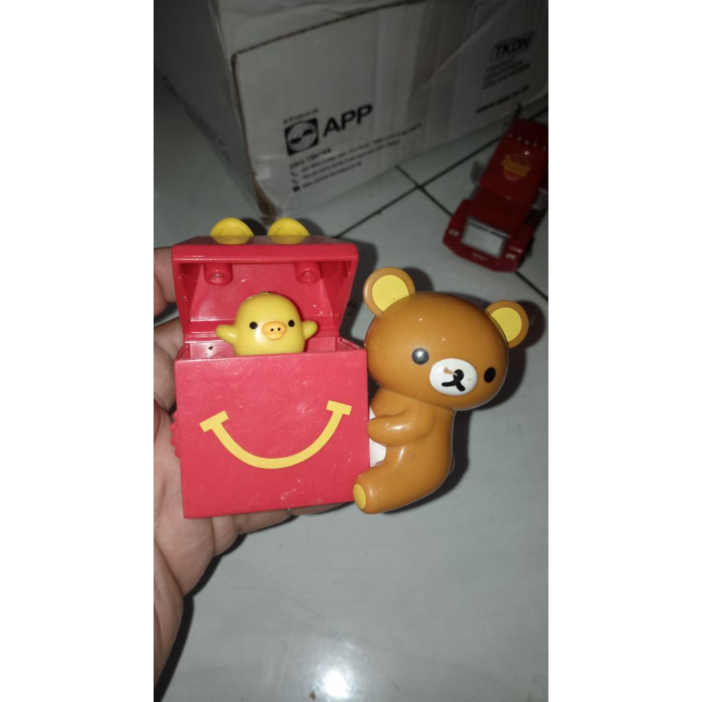 figure teddy bear hadiah mcd bahan plastik