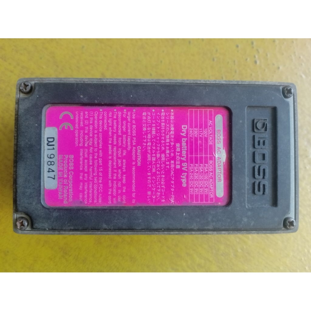efek gitar BOSS RV3(rusak)