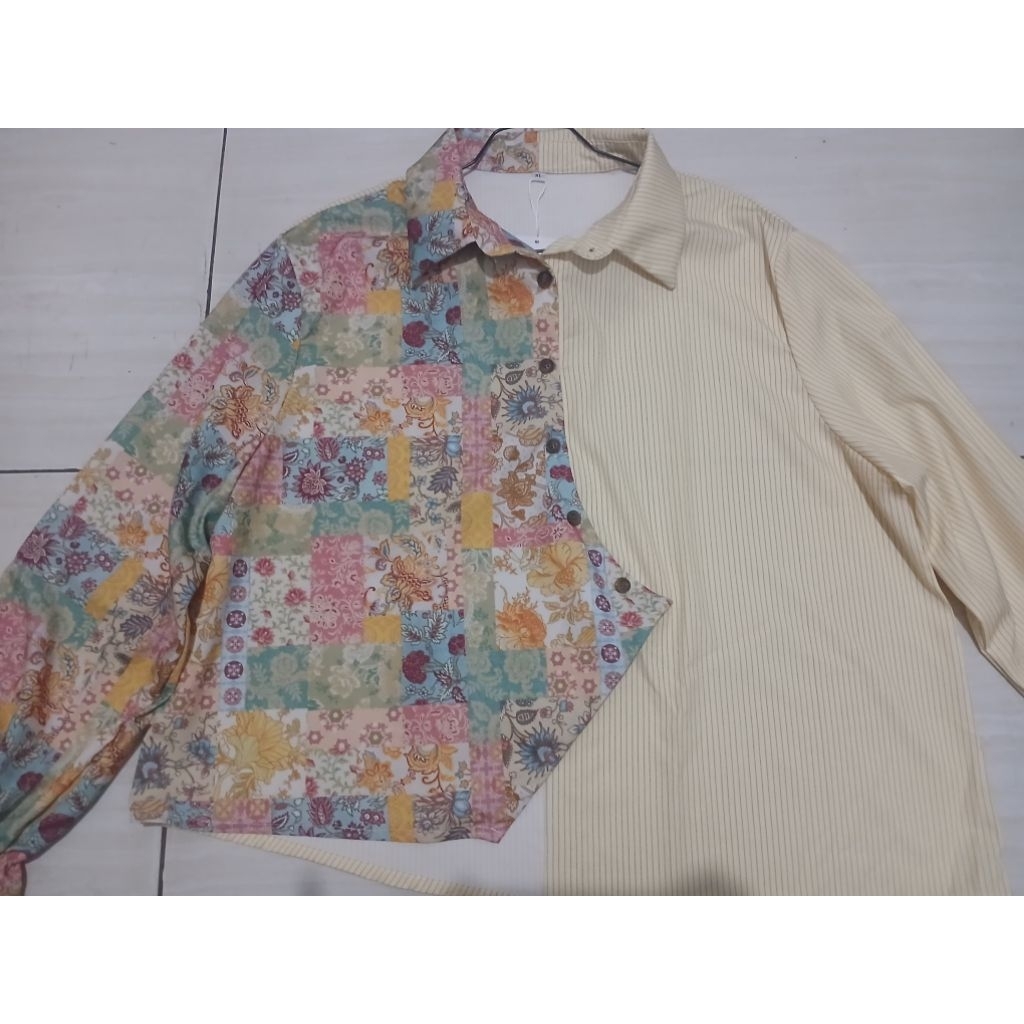 Kemeja Blouse Wanita Motif Bunga dan Garis