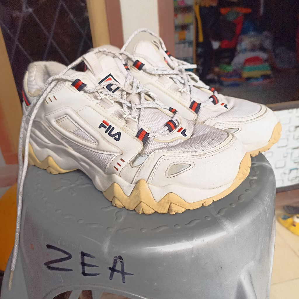 sepatu fila second sz38