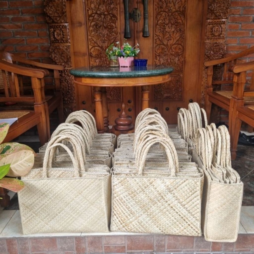 tas kloso , tas tikar , tas pandan , tas tote
