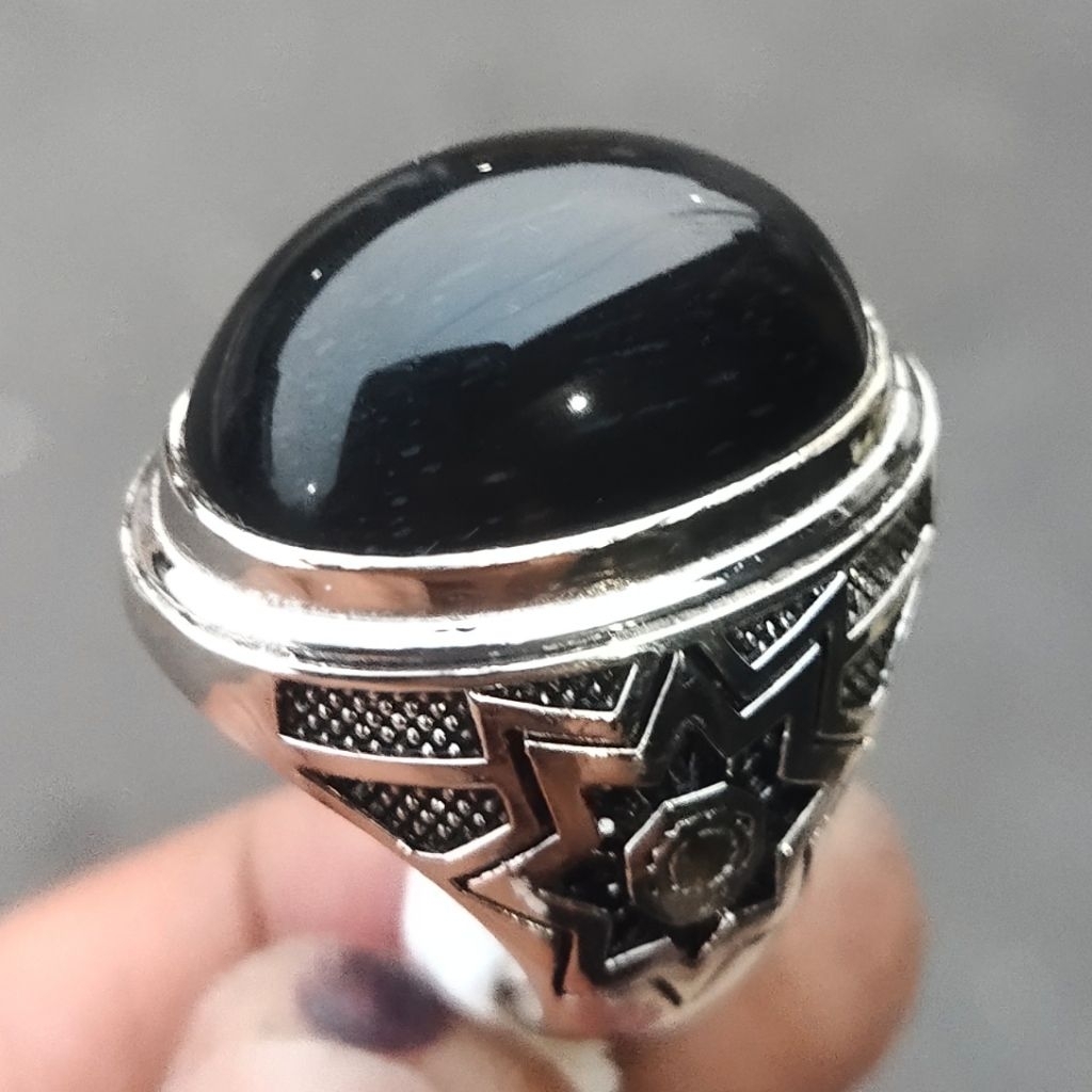 Batu Akik F0-sil Kayu Kelor Hitam - Cincin Batu Akik Hitam