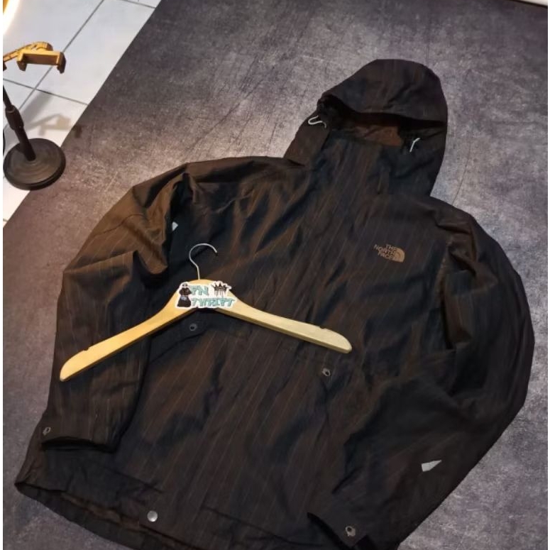 jaket gorpcore TNF