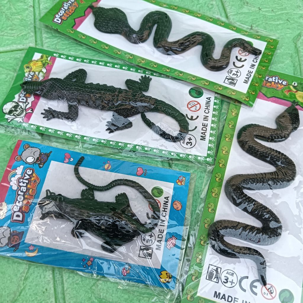 1 Pcs Mainan Prank Medium Motif Ular Tikus Buaya Tengkorak Hitam Kecoa dll