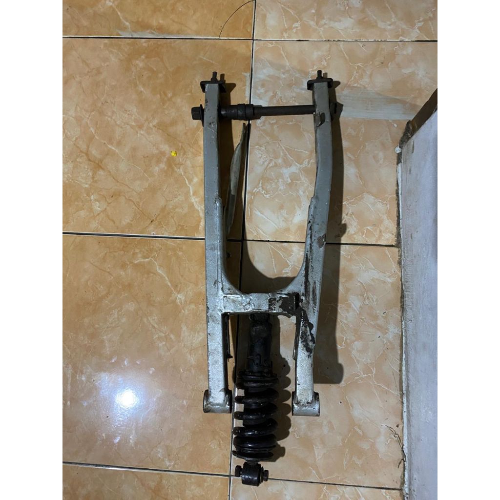 Supit/arm dan Shok Suzuki RGR
