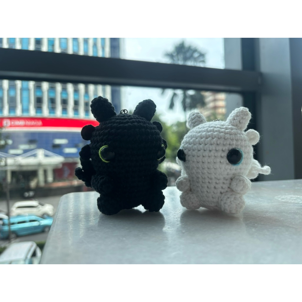 Night fury & Light fury, rajutan boneka night dan light fury