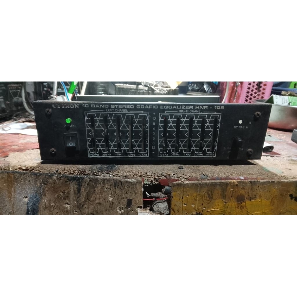 equaliser 10 chanel setereo normal jaya  box besi