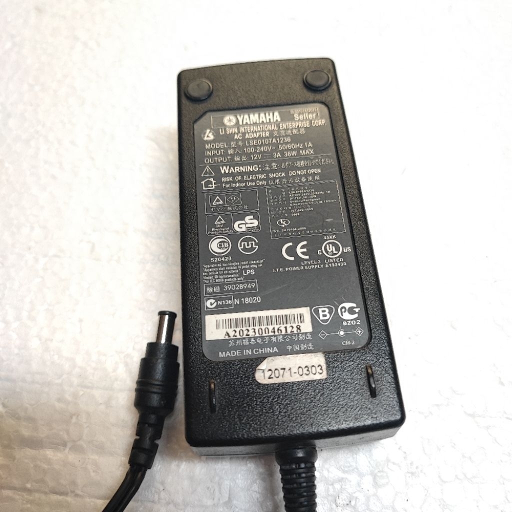 Adaptor YAMAHA LSE0107A1236  12V 3A 36W Jack jarum diameter 5mm