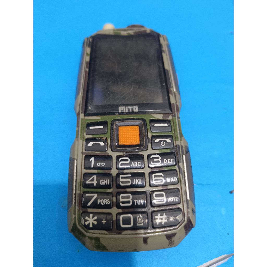 Hp mito Model:890 kondisi tidak nyala buat bahan atau di perbaiki pisik sesuai di poto