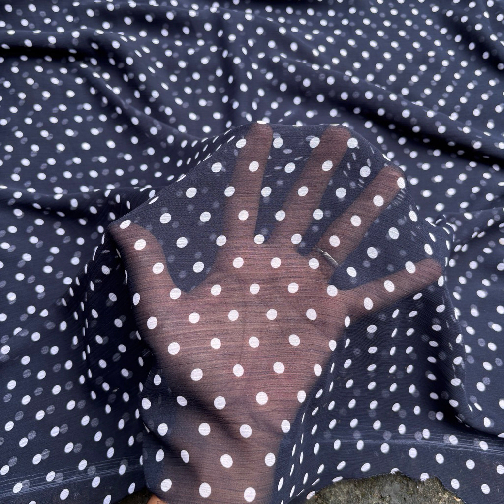 Kain Sifon Ceruty Yoryu Motif Polkadot putih navy
