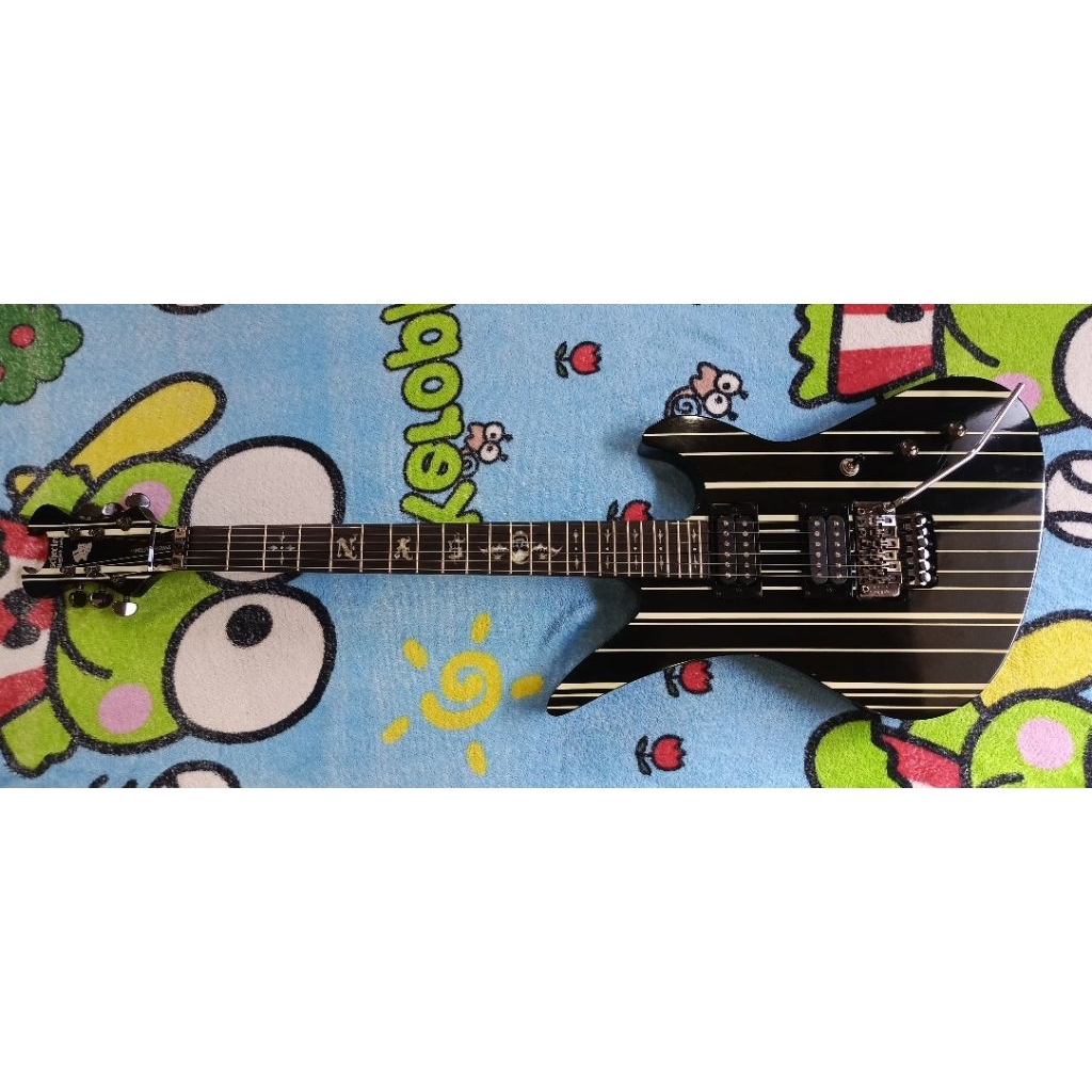Gitar schecter synyster gates + Efek gitar
