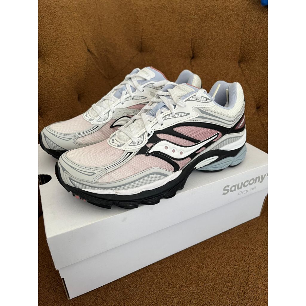 Sepatu Sneakers Saucony Progrid Omni 9