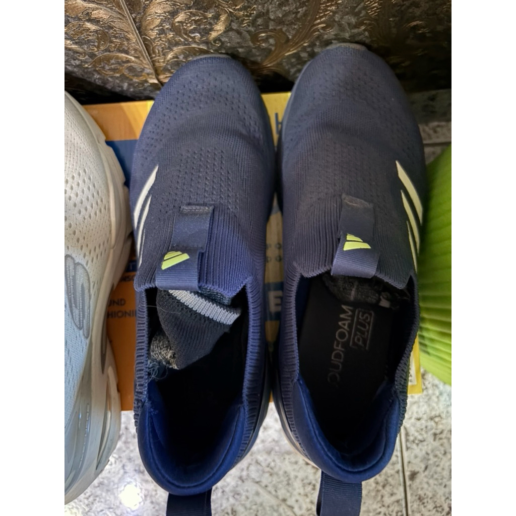 Sepatu Adidas jenis slip on pria (untuk jogging) original ukuran 42, Sepatu skechers slip on pria or