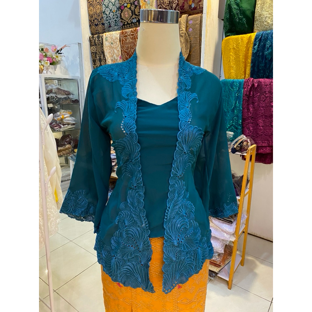 KEBAYA BALI CANTIK BORDIR LENGAN PANJANG DAN LONCENG