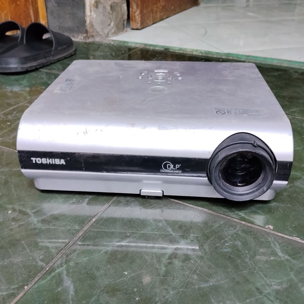 JUAL  MATI Proyektor TOSHIBA TDP-S25 BEKAS Harga 1 PCS SPERPART PROYEKTOR LENSA