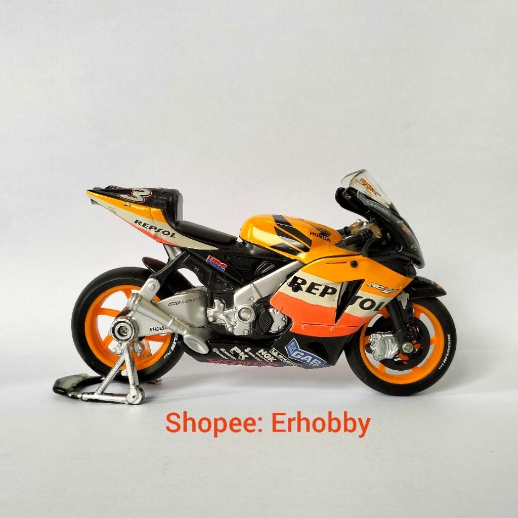 Maisto skala 1:18 MotoGP, Honda RC211V 2005, Max Biaggi