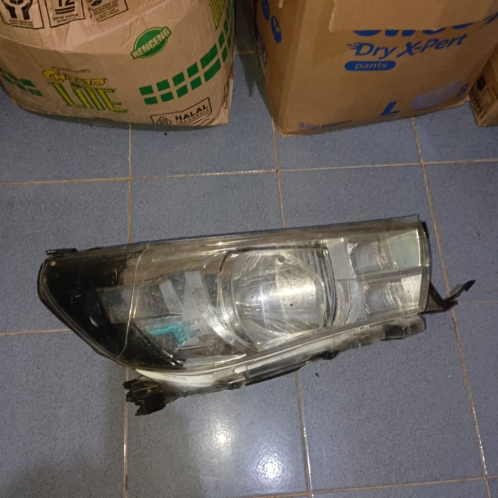 HEADLAMP LAMPU DEPAN HILUX REVO ORIGINAL MINUS MIKA RETAK