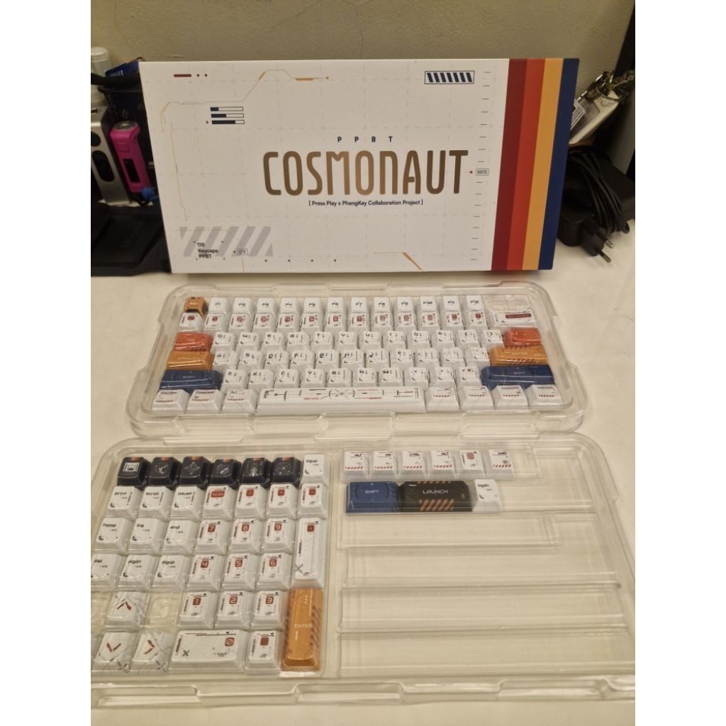 keycaps cosmonaut press play