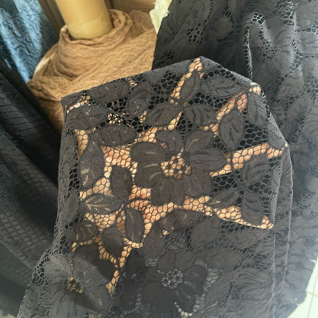 kain brokat motif - kain katun brokat motif bunga premium - kain brokat semi prada - warna hitam yg