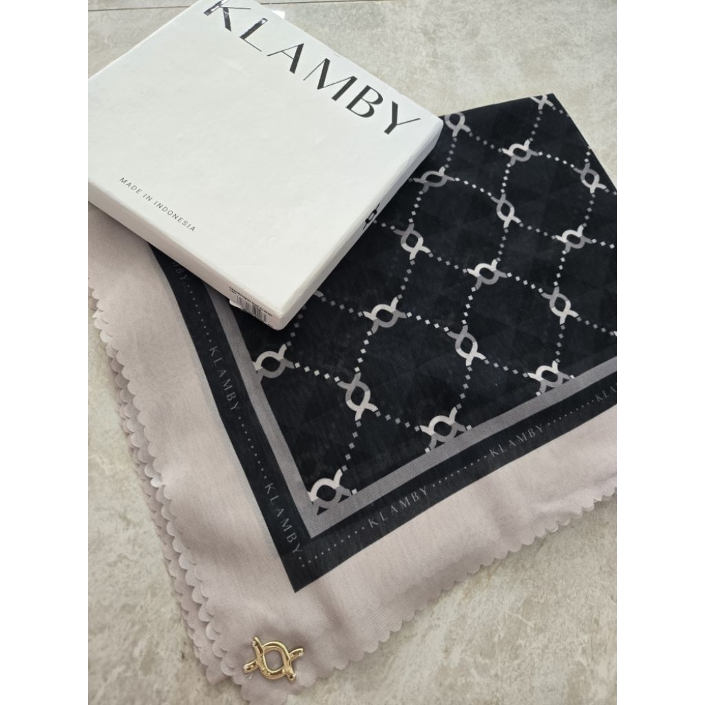 preloved monogram klamby scarf