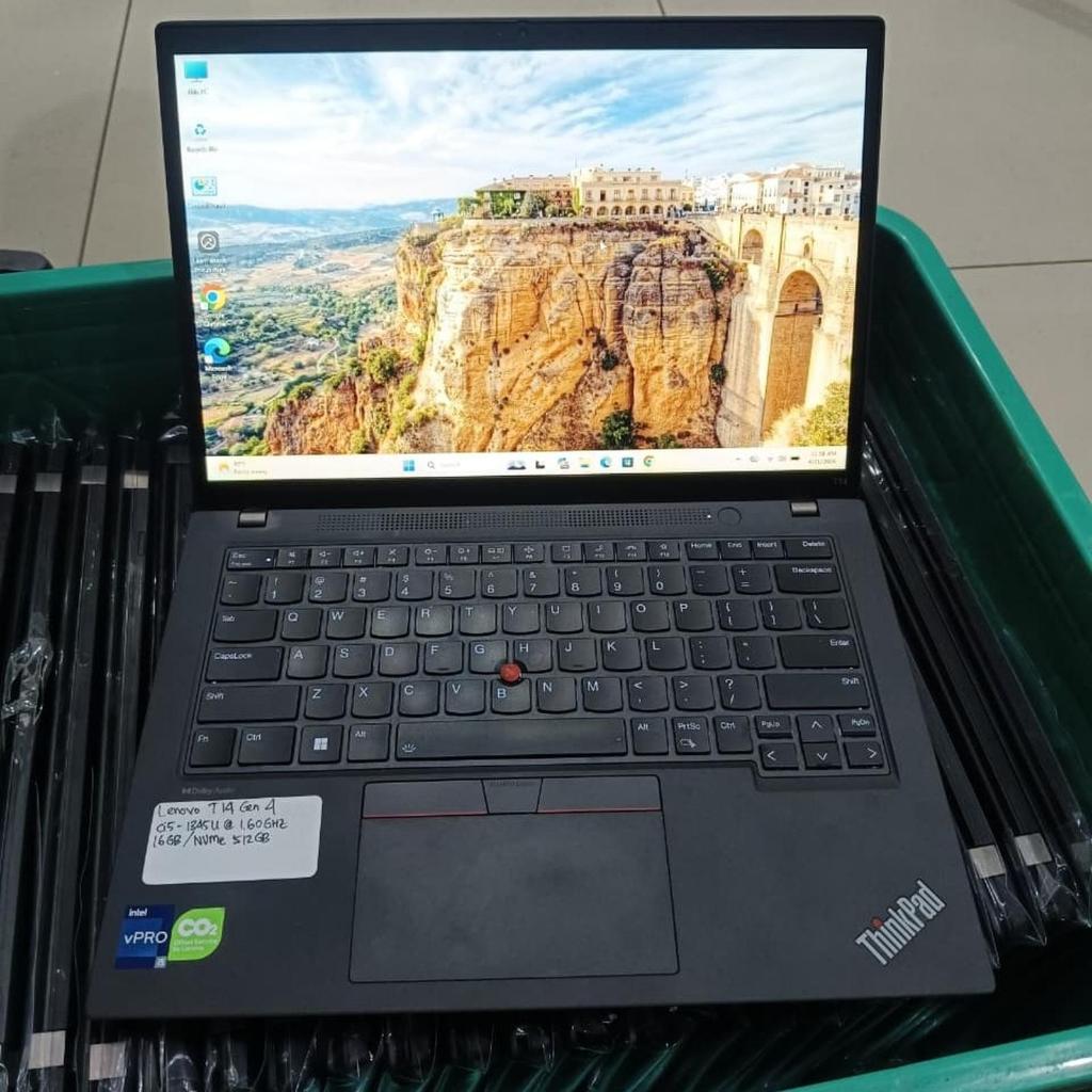 LAPTOP LENOVO THINKPAD T14 G3 Ci7-1265u RAM 16gb SSD NVME 512gb ( BERGARANSI )