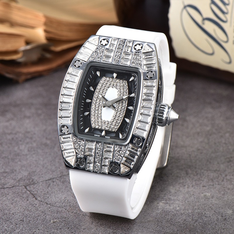 Jam tangan Watch Latest full diamond  Pria cowok Tonneau Wanita watch best-selling Wanita Korean wat